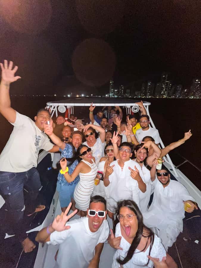 2-hour tour in Cartagena Sunset View in party boat - Price and What You Actually Get for $22