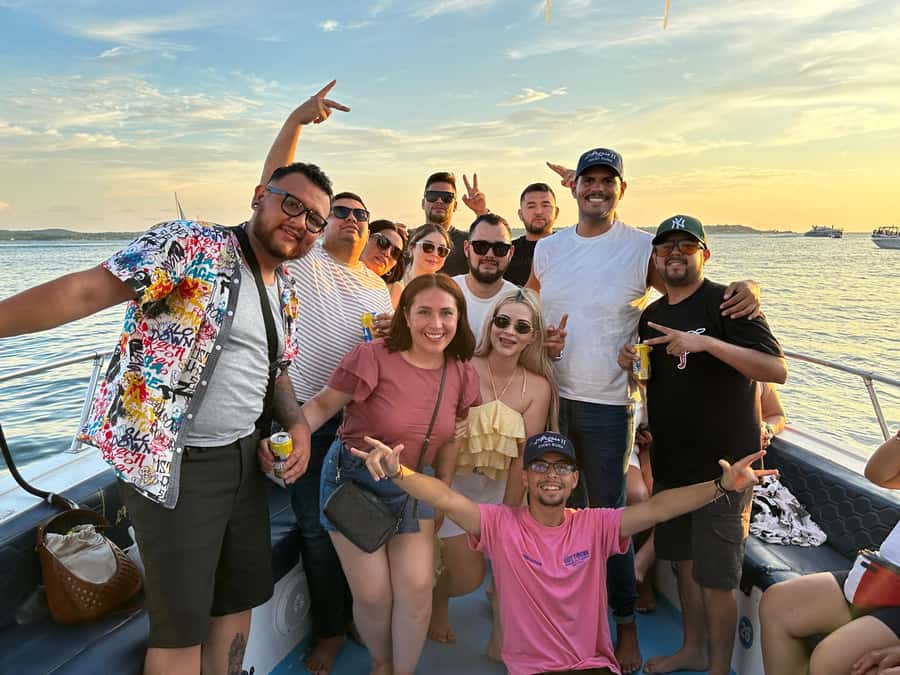 2-hour tour in Cartagena Sunset View in party boat - The 2-Hour Bay Cruise: Manga, Bocagrande, Castillogrande Views