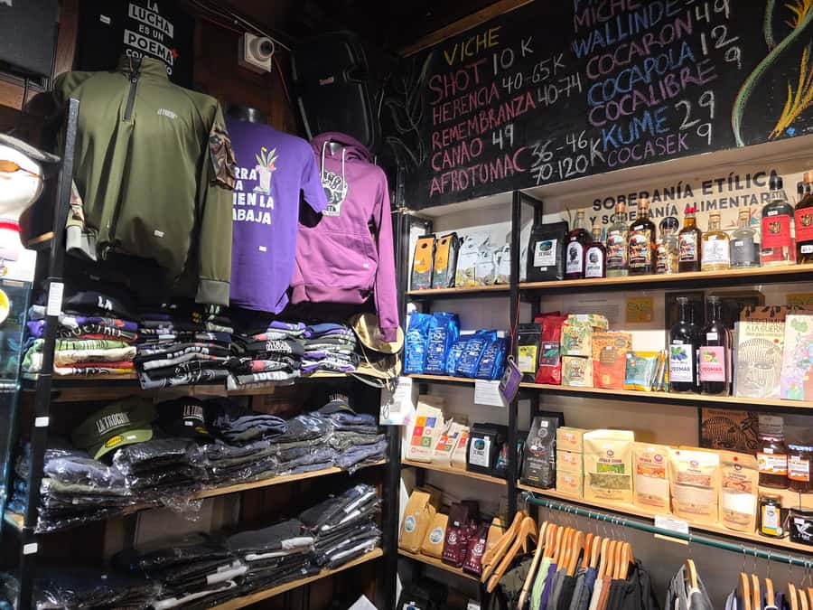 3-in-1 Panoramic city tour Bogotá-beyond the traditional - Casa de Betty la Fea: pop culture you can see in the neighborhood