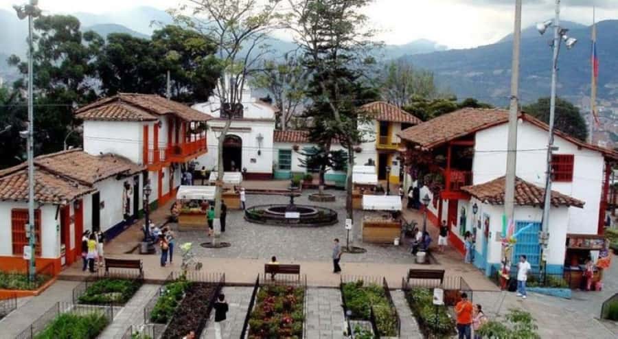 4-Hour Medellin, Envigado & Sabaneta Three County Tour - El Pueblito Paisa: The Panoramic Start Above Central Medellin
