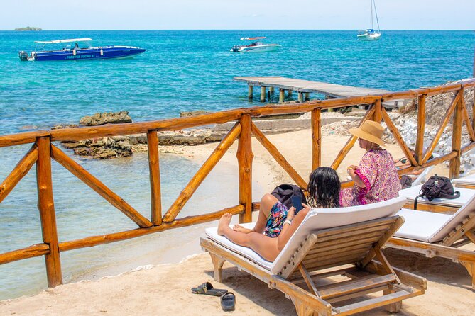 5-Island Speedboat Tour in Cartagena and the Rosario Islands - Boat Comfort, Crowds, and What to Expect on the Water