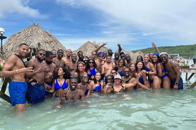 5 Islands VIP Escape : Snorkeling, Private Lunch & Open Bar - Private-island lunch on the Rosario, then off to Barú
