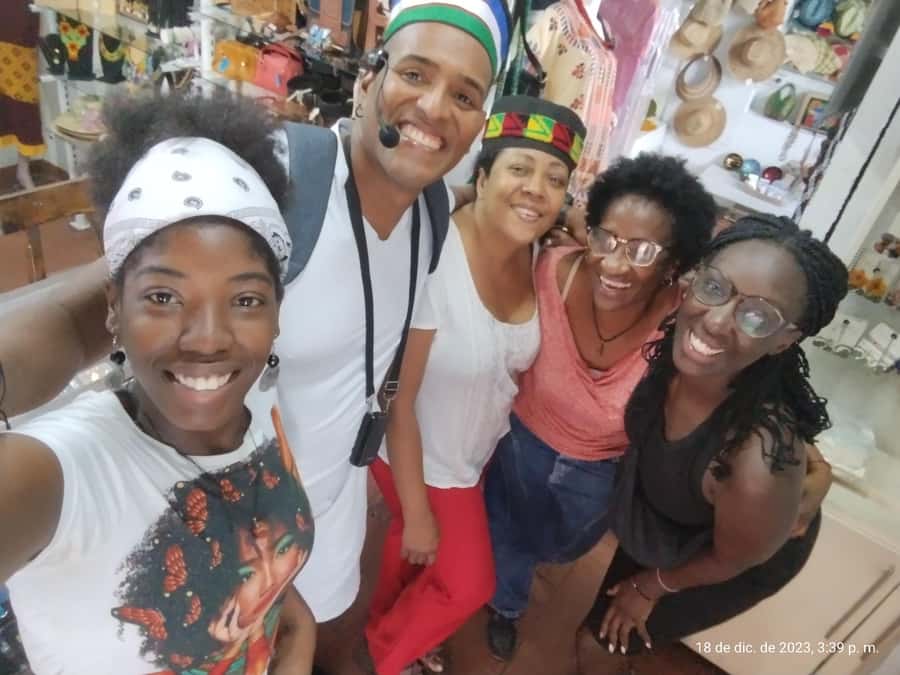 Afro Walking Tour. The colors of Cali. - Meeting at the Subway and Wearing the Right Shoes