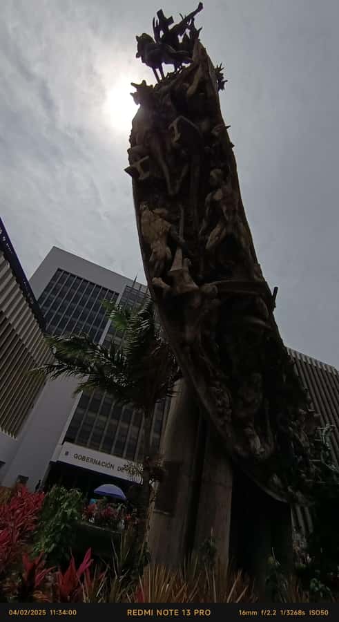 Anti tour Medellin - Parque de las Luces: where redevelopment meets missing history