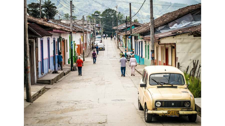 Antioquia’s Villages: El Retiro, La Ceja, and More - La Ceja: green parks, squares, and easy Sunday photos