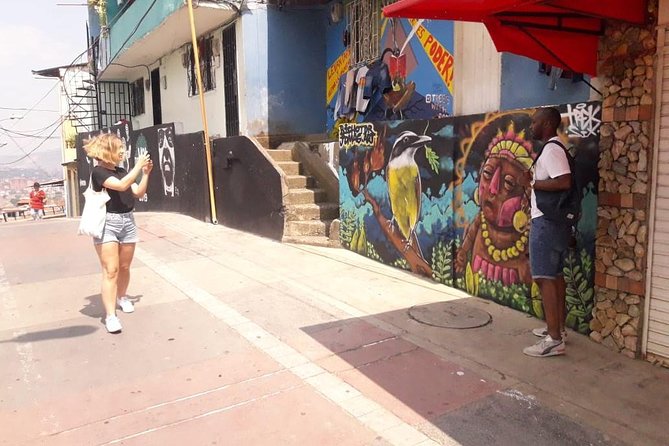 Barrio transformation and urban escalator of Comuna 13 - Why Comuna 13’s escalators and graffiti matter in Medellín