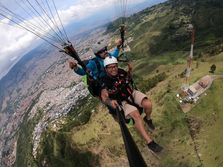 Bello: Paragliding in Medellín - Takeoff and landing: what happens when you touch down