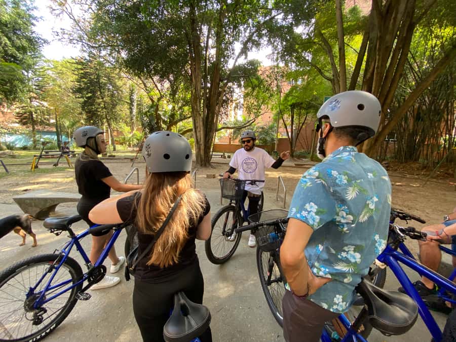 Bike Tour Medellin with Snacks and Local Beer - The final guided stop and rolling back to San Joaquin