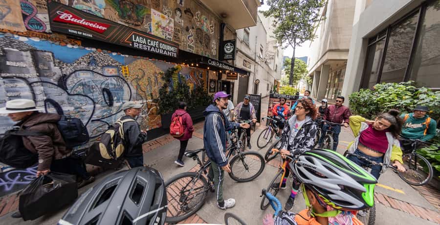Biking in Full Color: Urban Art Bike Tour - Santa Fe and La Macarena: Giant Murals and Meaningful Walls