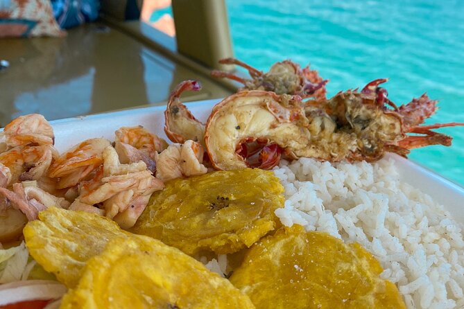 Boat rental for the Rosario Islands up to 15 people. - What you get on board: snorkeling gear, ice, restroom, and Bluetooth