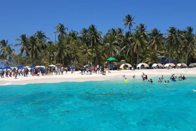 Boat Tour to Johnny Cay & Aquarium in San Andres Island - Stop one: Cayo Rocoso (Rocky Cay) for nature-on-rock time