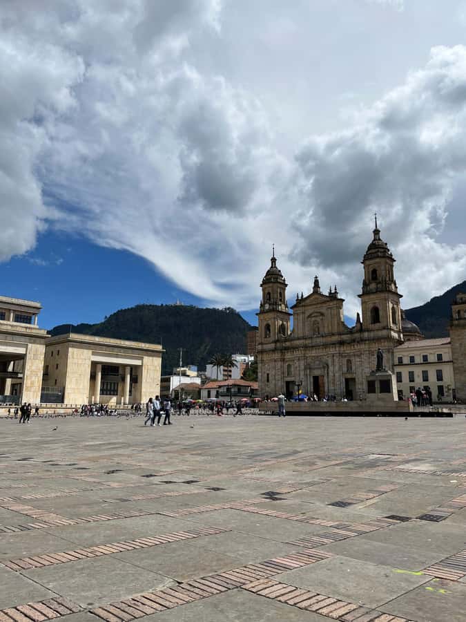 Bogotá: Candelaria Tour with Cacao and Coffee Workshop - Latte art practice with a barista, step by step