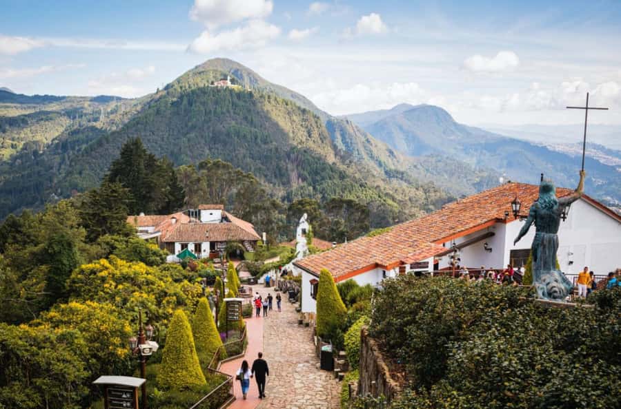 Bogotá: City Tour, Monserrate, Gold Museum, Plaza de Bolivar - Which Guide Style Works Best for You