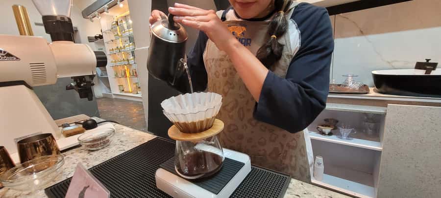 Bogota: Coffee Tasting, Roasting, Filtration & Espresso Tour - Espresso practice: learning extraction with a fast, precise method