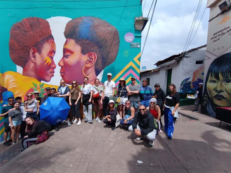 Bogotá: Graffiti Tour el mejor recorrido de arte urbano - The walk itself, step by step, and what each part teaches
