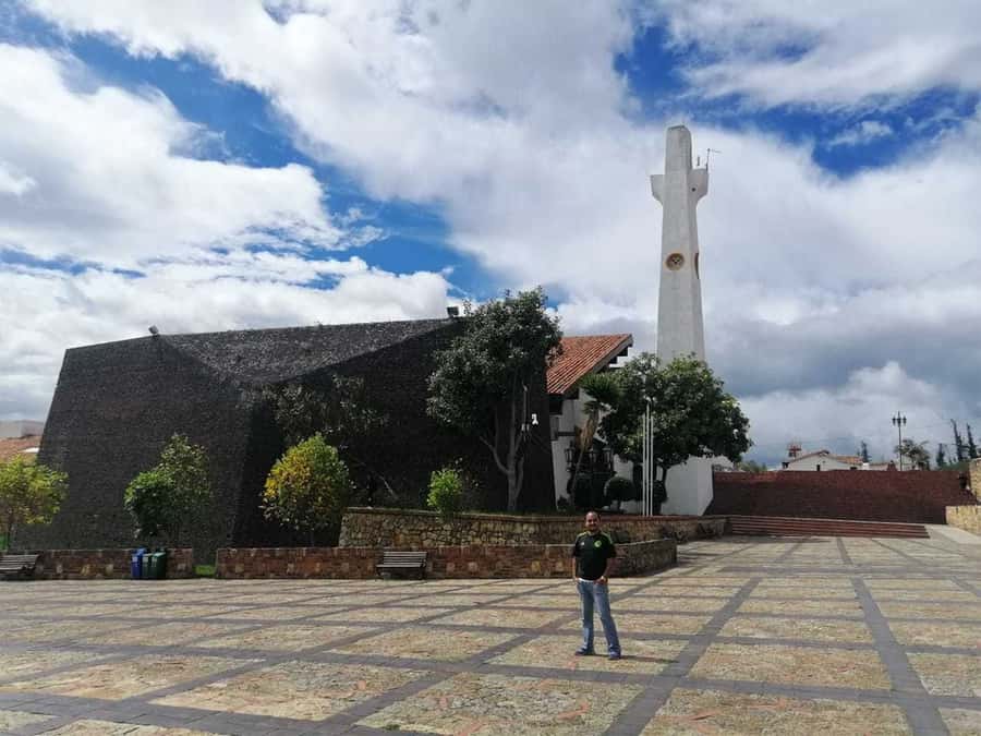 Bogota: Guatavita and Salt Cathedral Daily Group Tour - The Road to Guatavita: Andes Views and a Long Day Rhythm