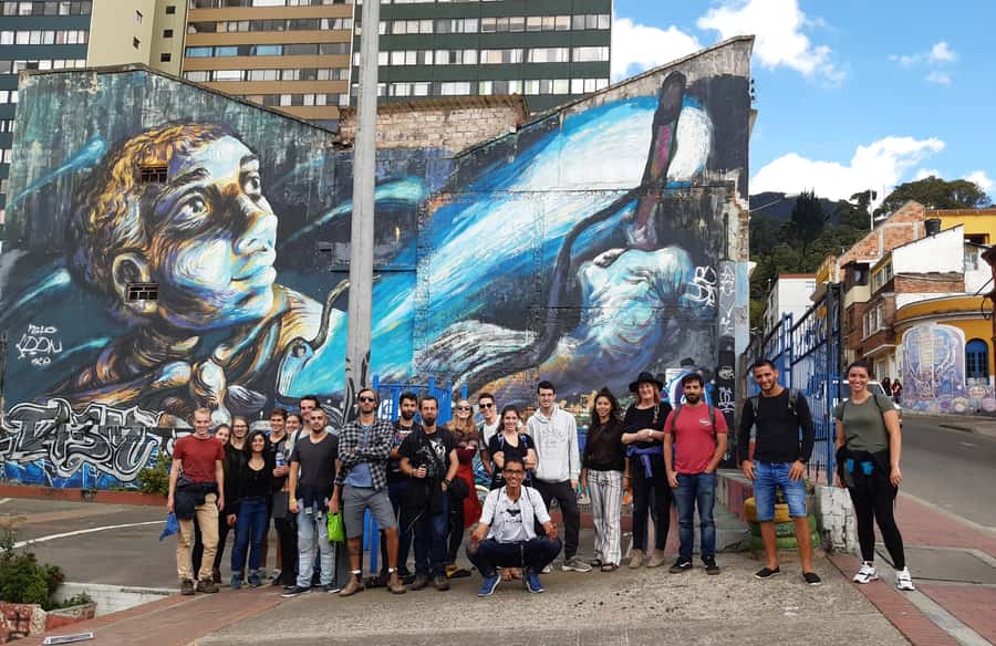 Bogotá: La Candelaria Graffiti & Urban Art Guided Tour - The 30-Minute Photo Stop in La Candelaria: Turn Learning Into Photos
