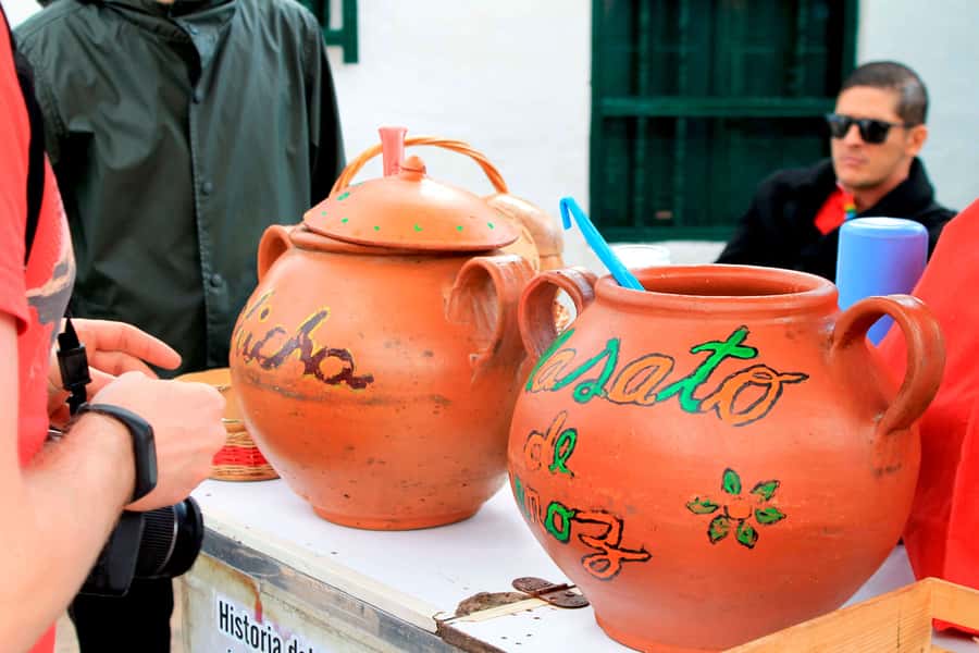 Bogota: La Candelaria Highlights Walking Tour - Bolivar Square: Capitol, Justice Palace, City Hall, Cathedral