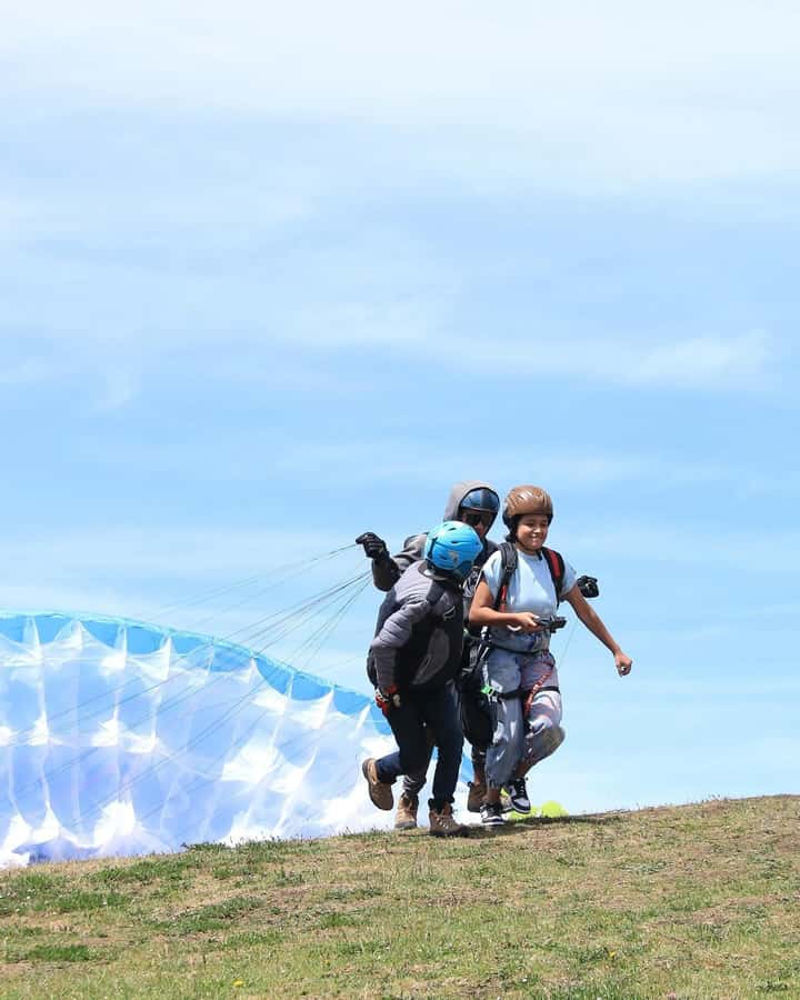Bogota: Paragliding activity in La Calera with transfers - Landing, getting your bearings, and what happens after