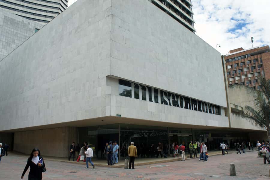 Bogotá: Private Candelaria Walking Tour and Gold Museum - Private transportation and bilingual guiding that adapts to real life