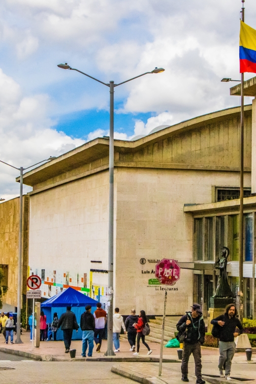 Bogotá: Private Candelaria Walking Tour with Gold Museum - Government buildings you actually remember: Palace of Justice, Presidential Palace, House of the 20th of July
