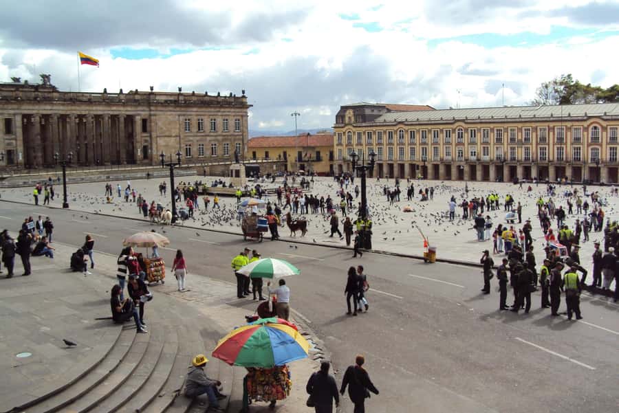 Bogotá: Private Candelaria Walking Tour with Gold Museum - Private guide value, from English clarity to local pointers