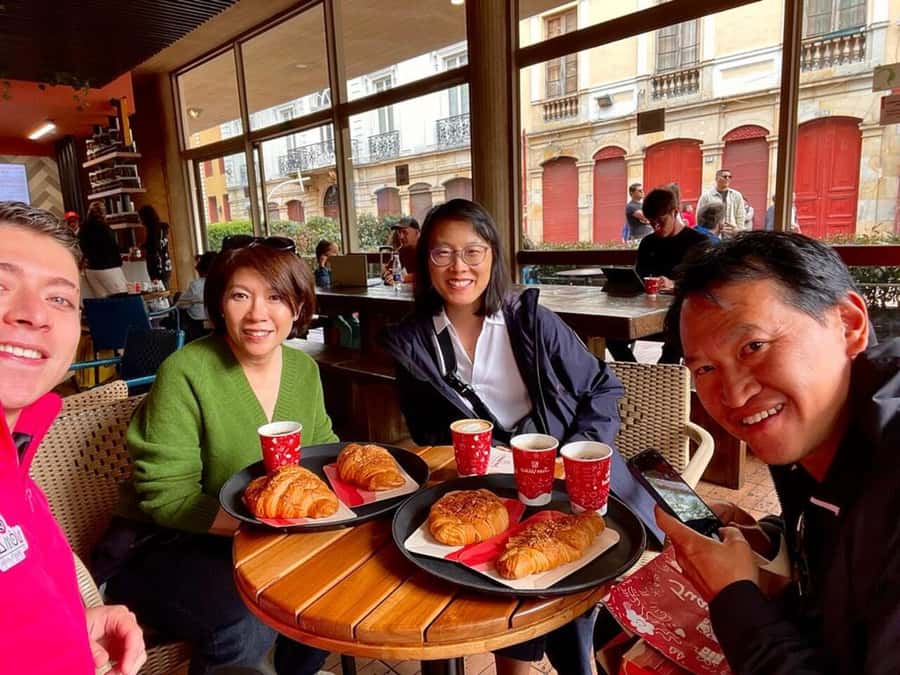 Bogotá: Private City Tour, Monserrate, Emerald and Botero - Notes on Timing, Rain, and the Level of Walking