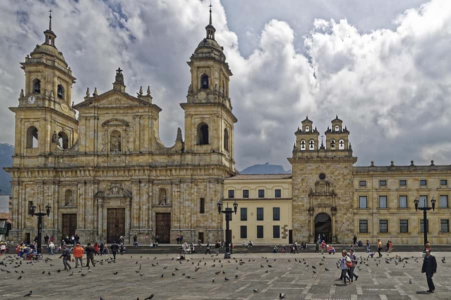 Bogotá: Private Guided Tour with Monserrate & La Candelaria - Guide Impact: Bilingual Explanations, Photo Patience, and Weather Flexibility