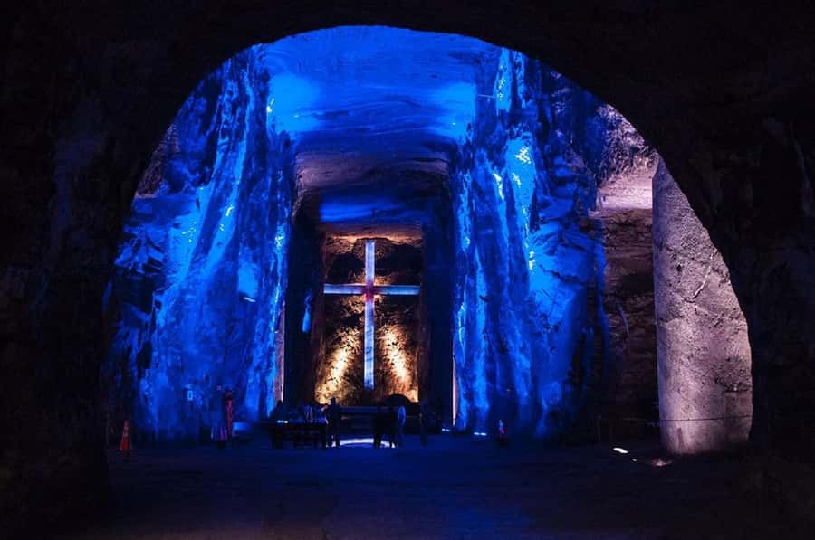 Bogotá: Salt Cathedral & Lake Guatavitá Tour with Lunch - Key highlights you should care about