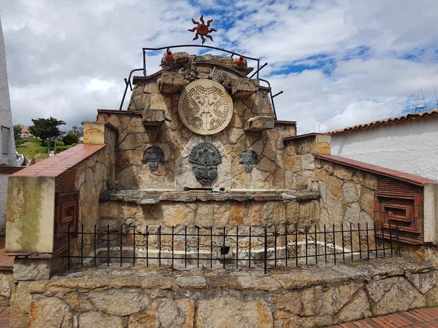 Bogotá: Salt Cathedral & Lake Guatavitá Tour with Lunch - The People Factor: Guides That Make the History Click