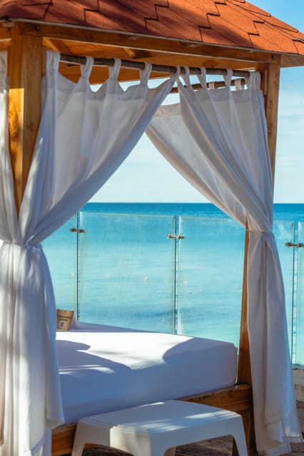 BORA BORA AREA CLUB - The staff is the difference: Santiago, Maria, and real service