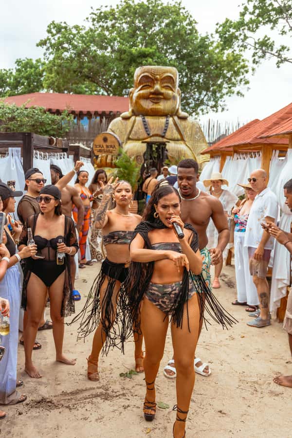 BORA BORA AREA CLUB - Boarding and beach-club time: how the day actually feels