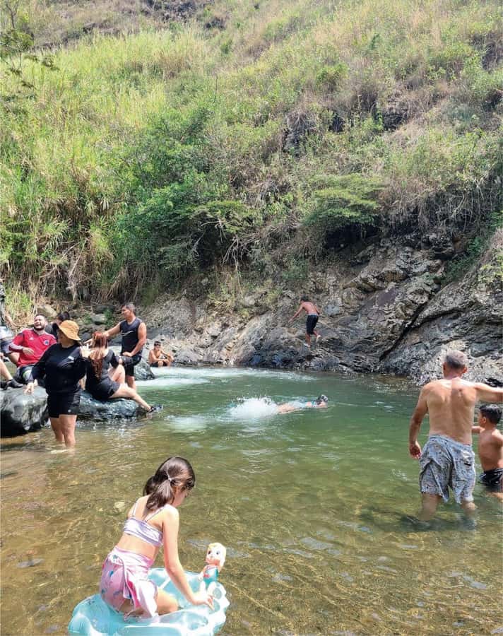 Cali: Cali River Waterfall and Great River Pools Tour - The Walk Back Past Cali Zoo and Jardín Botánico de Cali