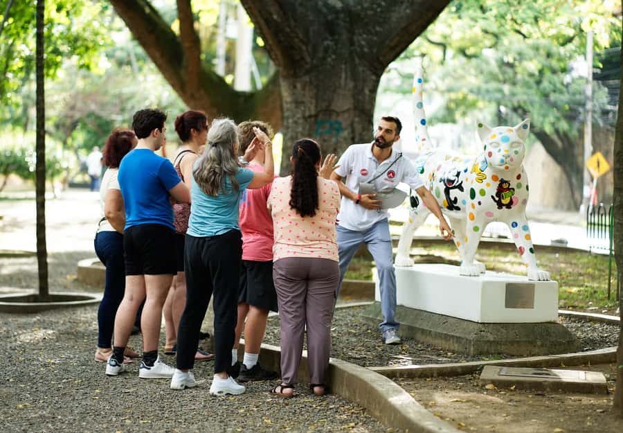 Cali: City Tour - El Gato del Río, why the river art feels like Cali humor