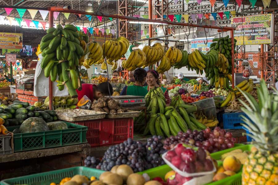 Cali: Fruit Market Walking Tour with Tastings - Fruit and flavors in Cali, with real market energy