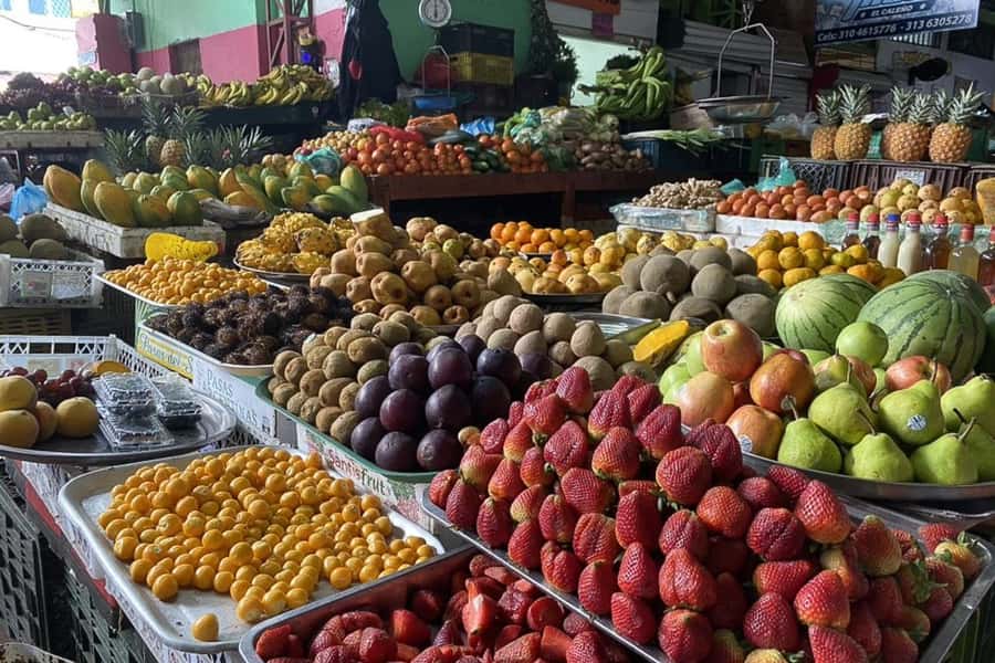 Cali: Fruit Market Walking Tour with Tastings - Starting at La Palmera, getting your bearings fast