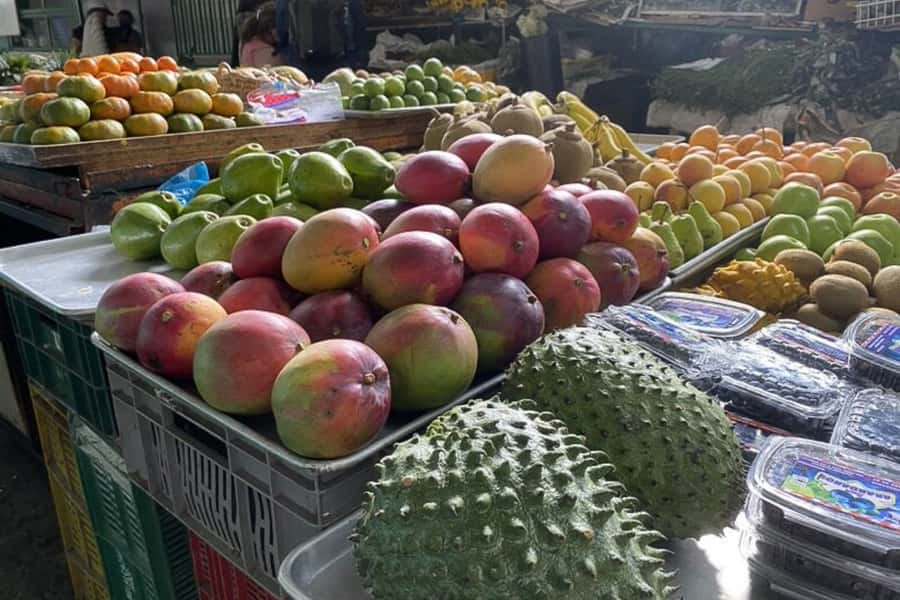 Cali: Fruit Market Walking Tour with Tastings - Galeria Alameda: Cali’s big open market moment