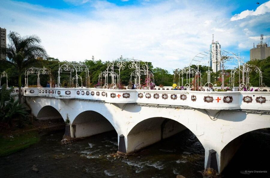 Cali: Three hours walking Cali City discovery tour - Jairo Varela Square finish: salsa history you can point to