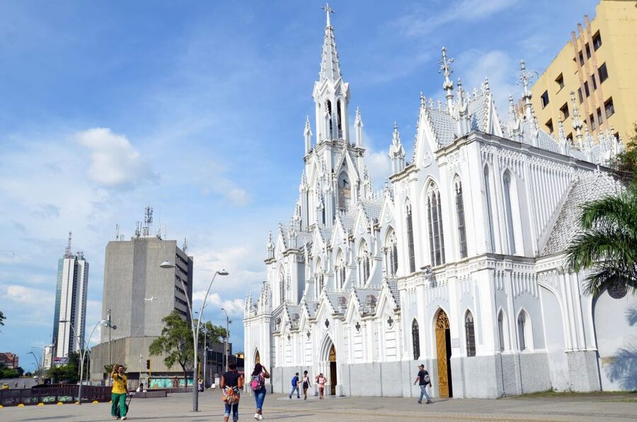 Cali: Two hours walking Cali City discovery tour - Meeting at Iglesia La Merced and getting your bearings fast