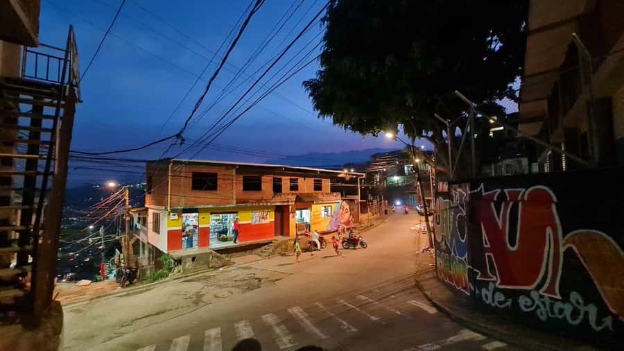 Cali: Walking Tour of the 11 Neighborhoods of Commune 20 - Why Commune 20 plus the MIO cable car works so well