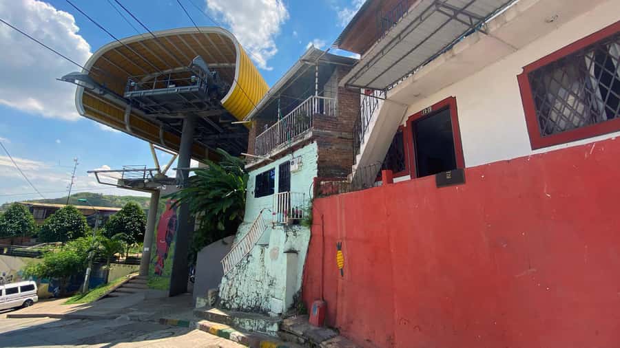 Cali: Walking Tour of the 11 Neighborhoods of Commune 20 - The local drink and practical ways to enjoy the included taste