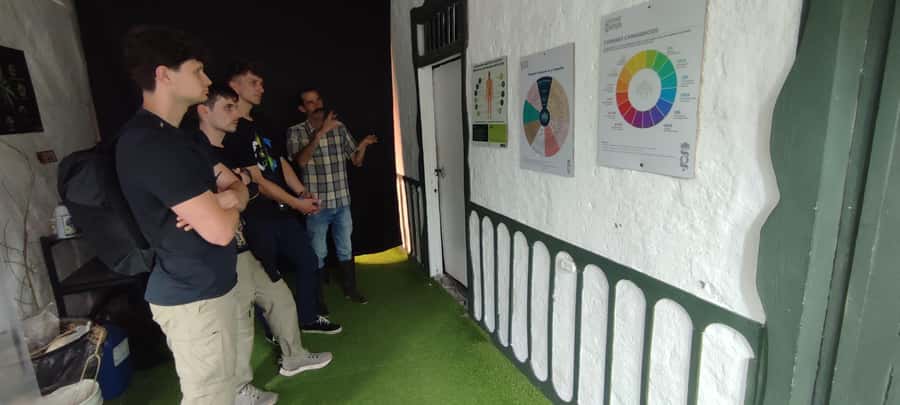 CANNABIS EXPERIENCE - Getting oriented at Grow Ganja coffee shop