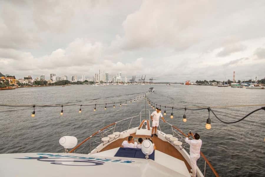Cartagena: 4-course Culinary Experience aboard a catamaran - Master vs Premium dinner: what you really get