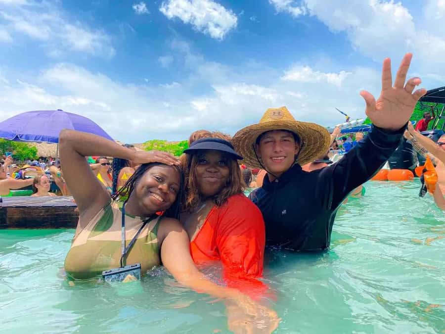 Cartagena: 5 Rosario Islands, Full party with drinks, Snorkeling and lunch - From Cartagena pickup to Fort San Fernando de Bocachica views