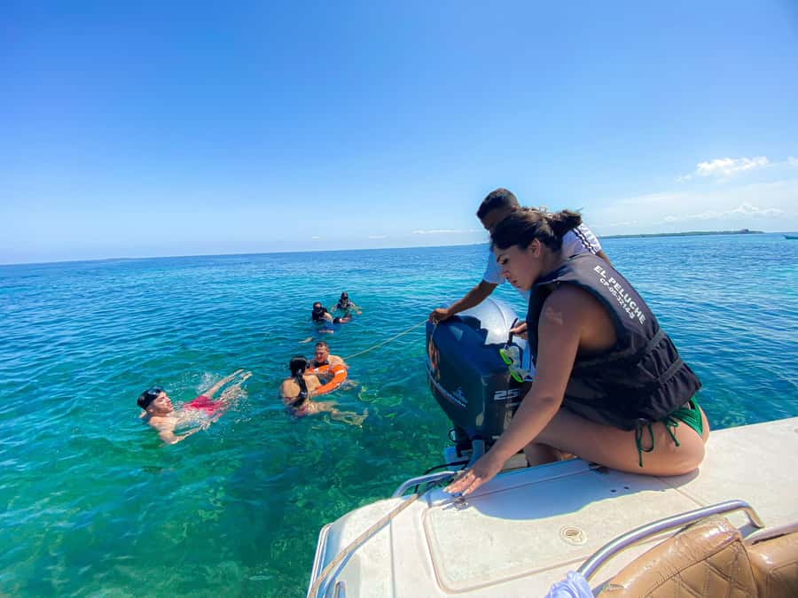 Cartagena: 5 Rosario Islands Tour with Snorkeling and Lunch - Snorkeling time: coral, plus a plane on the seabed