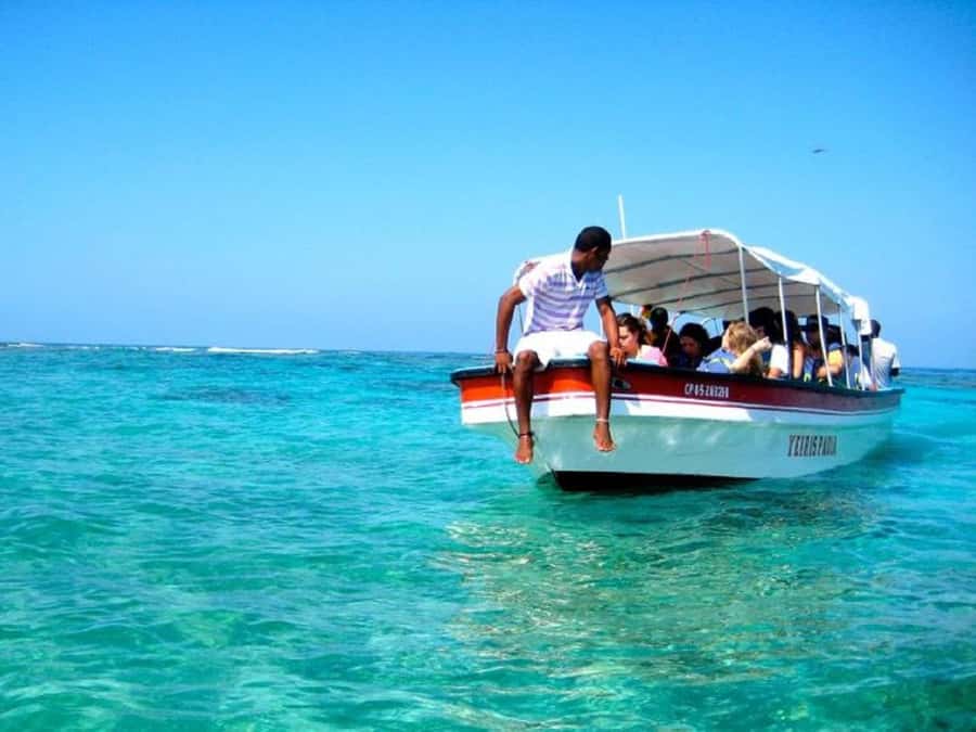Cartagena: All-Inclusive Rosario Islands Speedboat Tour - Lunch at Playa Tranquila on Isla Barú: What You Get and Seating Reality