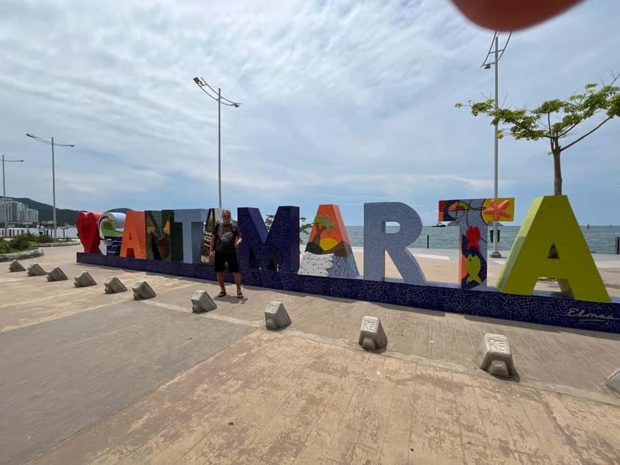 Cartagena: Barranquilla and Santa Marta BILINGUAL GUIDE - Barranquilla After Lunch: World Window, Shark Fin, and Shakira’s Statue