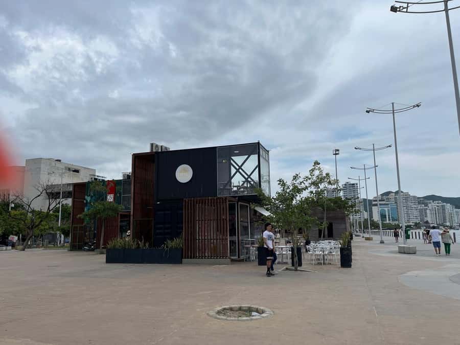 Cartagena: Barranquilla and Santa Marta BILINGUAL GUIDE - Rodadero Timing: Lunch and a Real Swim Break