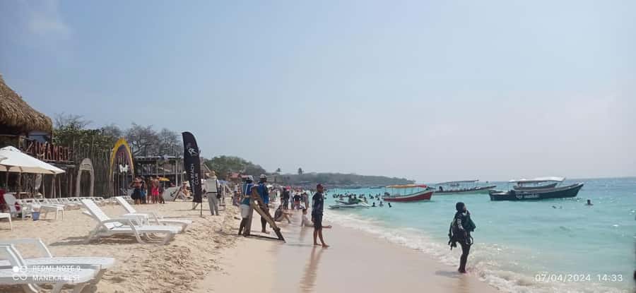 Cartagena: Barù Island Playa Blanca with Lunch - Playa Blanca time (3 hours free, then more): swimming, shade rentals, and how to beat the heat