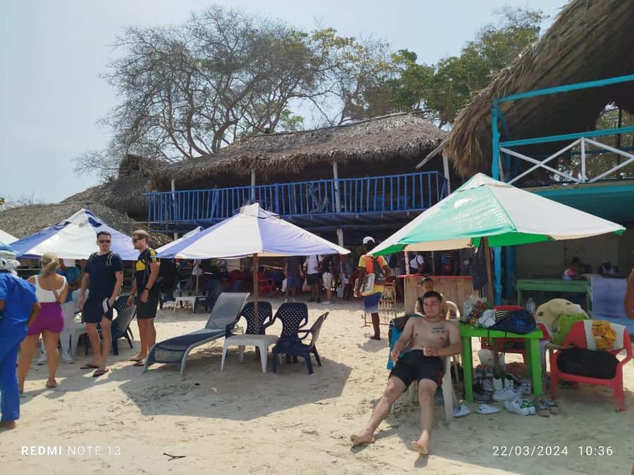 Cartagena: BARÚ Playa blanca with SNORKELING INCLUDED - Playa Blanca beach time: the reward, with a crowd reality check